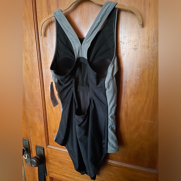 Women’s sporty swimsuit size medium by Attracosport - Picture 3 of 5